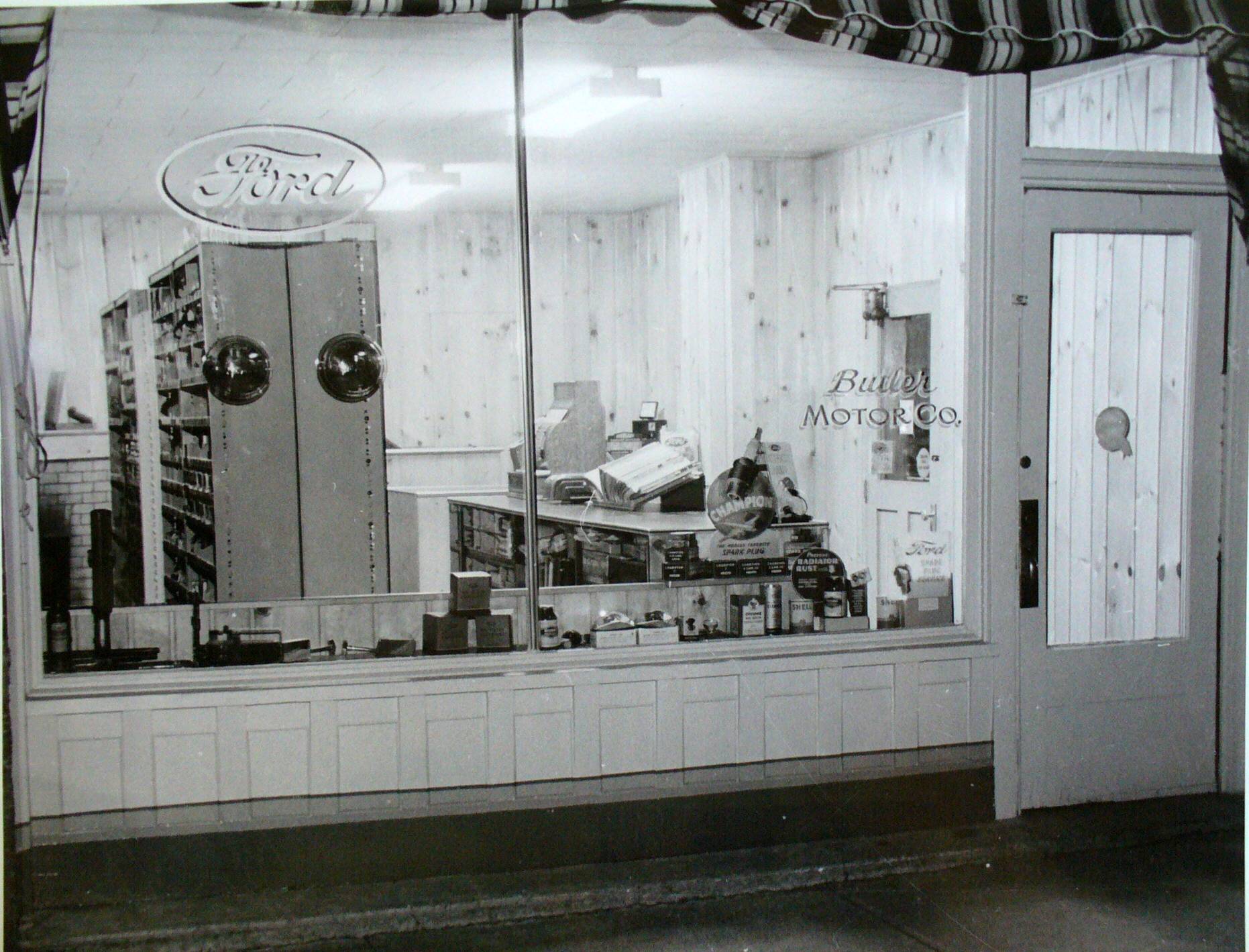 Front Window Butler Motor Co, 1920s